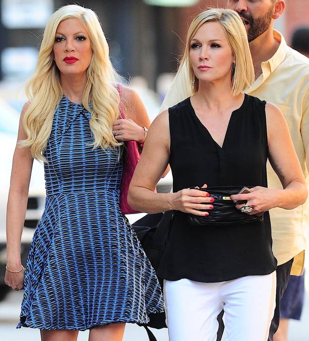 New York: Stare prijateljice Tori Spelling i Jennie Garth zajedno prošetale gradom
