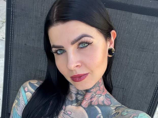 FOTO Tetovažama prekrila cijelo tijelo. Evo kako je izgledala prije: 'Stalno mi nude brak...'