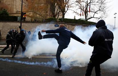 Prosvjed u Francuskoj: Stotine srednjih škola danas blokirano