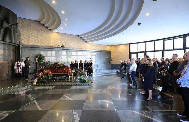 Zagreb: Posljedni ispraćaj novinara Roberta Valdeca 