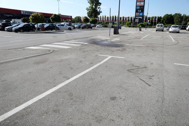 Zagreb: Parking Supernove nakon jučerašnje prometne nesreće u kojoj je više osoba ozlijeđeno