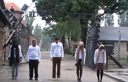 'Slavili život': Pjevali su i plesali pred Auschwitzom