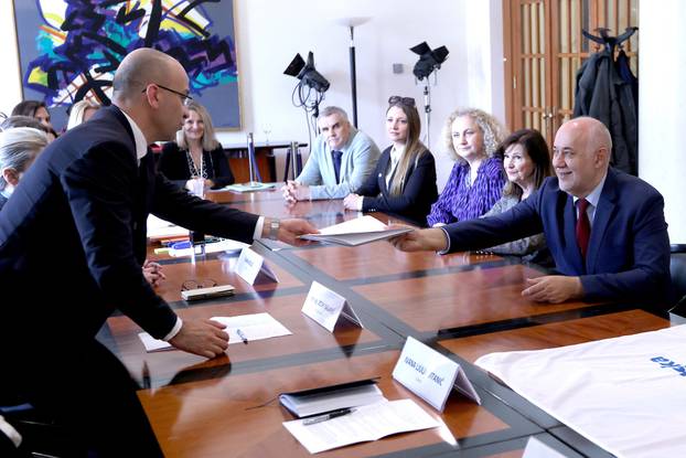 Zagreb: Pravedna Hrvatska predala kandidature DIP-u