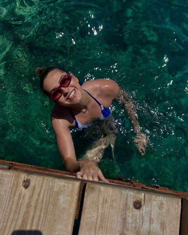 FOTO Francuska Hrvatica mami poglede svih navijača. Evo tko je mlada rukometašica Mia