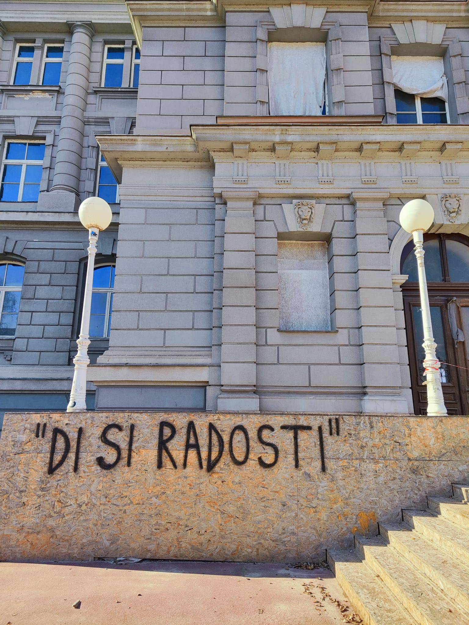 U Zagrebu osvanule poruke: ‘Di si, radosti‘, ‘Di si, lipa‘. Grafiteri su se narugali Rimac i Turudiću