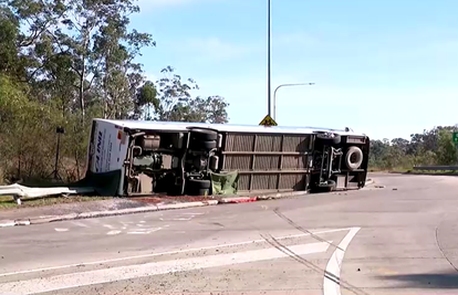 Strava u Australiji: Bus pun ljudi sletio s kružnog toka, poginulo 10 putnika. Vraćali se sa svadbe