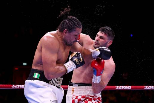 Hrgović nevjerojatno preživio tešku kanonadu pa pobijedio Adeleyea u meču za pamćenje!