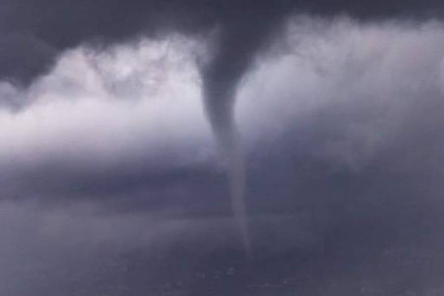 Pijavica izmedu otoka Korčule i Mljeta!