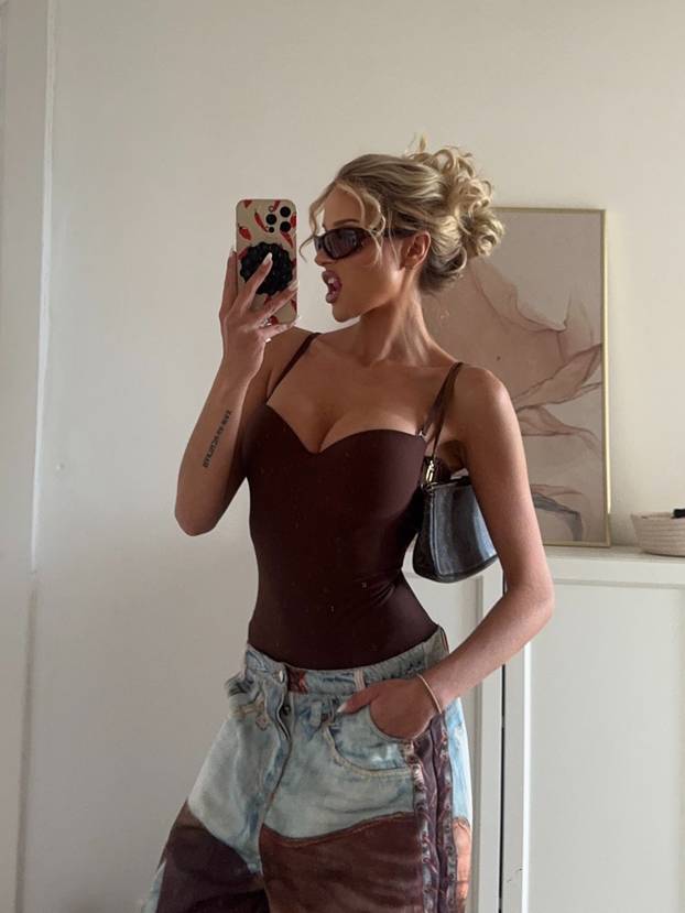 FOTO Dias nedavno prekinuo, a manekenka je sada objavila selfie iz kreveta njegove bivše