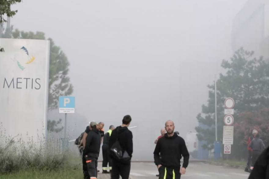 Izbio požar u skladištu Metisa na Kukuljanovu