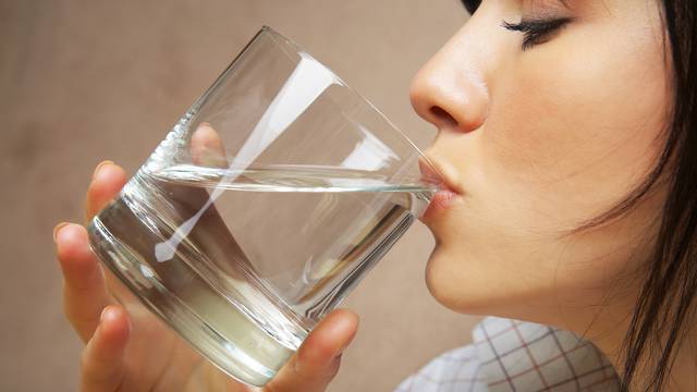 Napravite alkalnu vodu i pijte je svaki dan: Dulje ćete živjeti