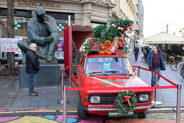 Zagreb: Zastava 101 postavljena kod spomenika Tesli privlači pozornost prolaznika