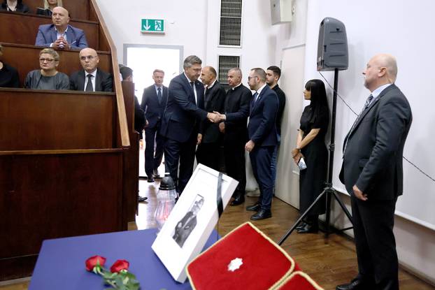 Zagreb: Komemoracija povodom smrti ravnatelja Rebra Ante Ćorušića