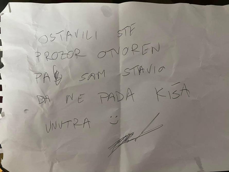 Osijek: Parkirao auto na kiši i zaboravio je podići prozor. Na staklu ga je dočekala poruka