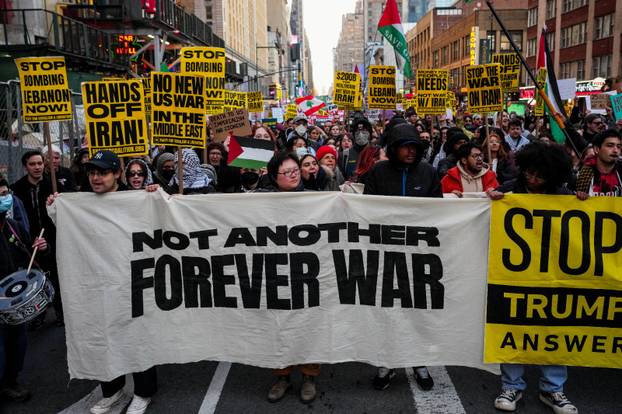 ULICE PUNE BIJESA Tisuće u New Yorku prosvjeduju protiv zračnih napada Izraela na Libanon i Iran