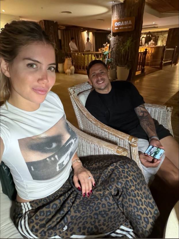 FOTO Godina nova, a Wanda po starom. Tange, bujni dekolte i novi partner: 'Prava ljubav...'