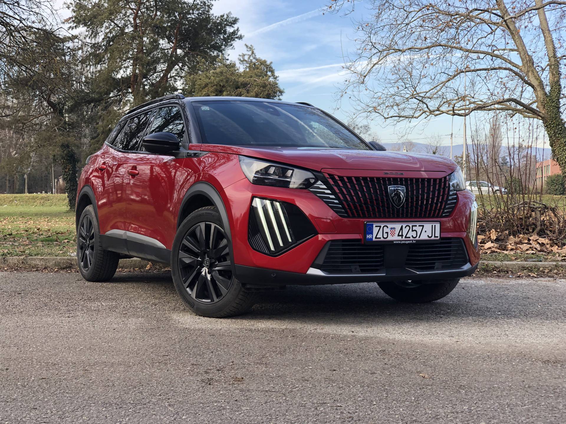 Testirali smo Peugeot 2008: Redizajnirani mali SUV nije samo obični gradski šminker