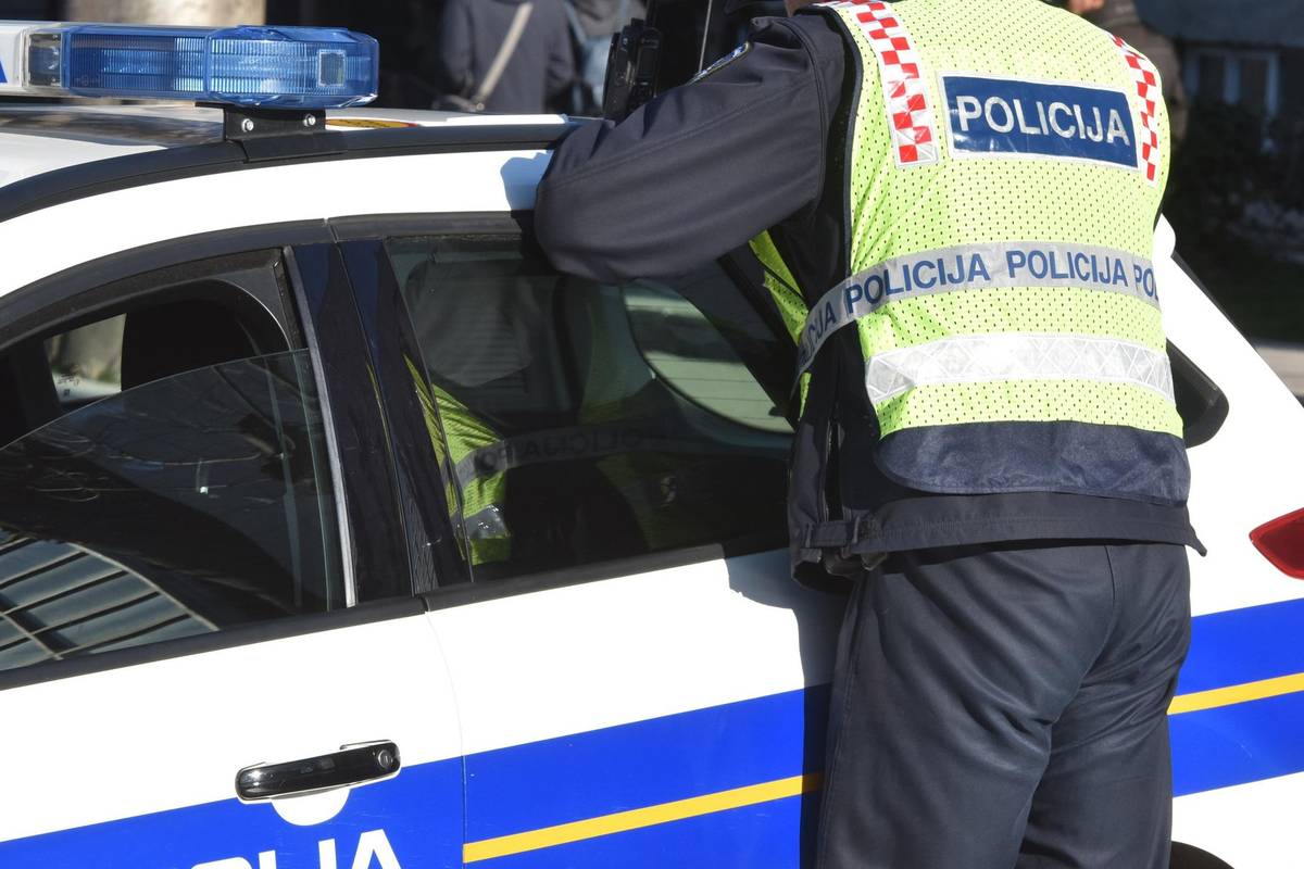 Dobio 40 dana zatvora, vozio je neispravni auto bez vozačke
