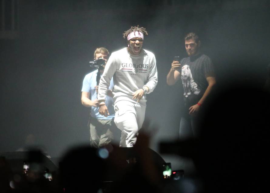 KSI oduševio krcatu Arenu: 'Trenutno sam slobodan dečko'