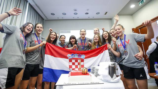 Zagreb: Doček i konferencija za medije brončane U16 ženske košarkaške reprezentacije Hrvatske