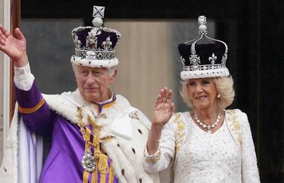 Kralj Charles odabrao je fotku krunidbe za božićnu čestitku