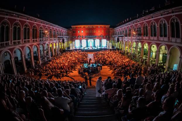 Split: Premijera mjuzikla Galeb i ja na Prokurativama
