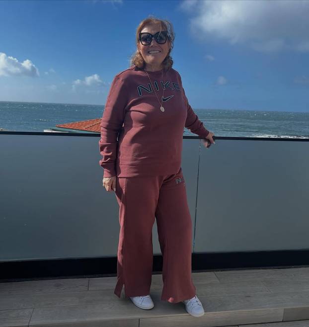 FOTO Mama Cristiana Ronalda nosi komplet od samo 17,99 €