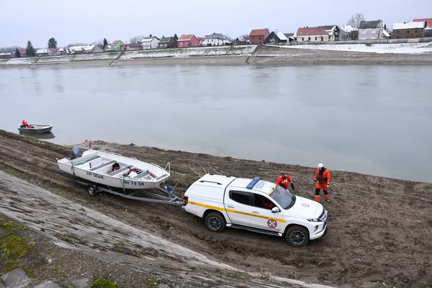 Potraga za nestalim djetetom u Savi na području Martinske Vesi