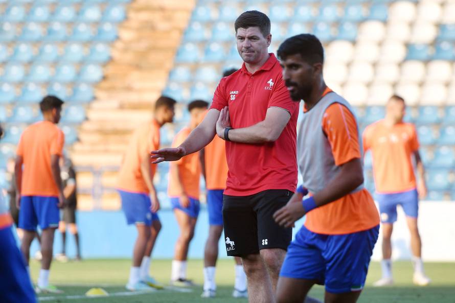 Stevan Gerrard trener Al Ettifaqa na zagrijavanju uoči prijateljske utakmice sa NK Varaždin 