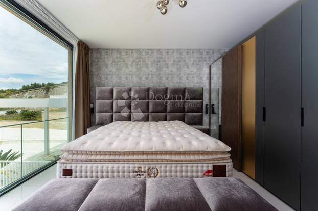 FOTO Pogledajte James Bond vilu u Ražancu! Prodaje se, a oglas je teško prepričati...