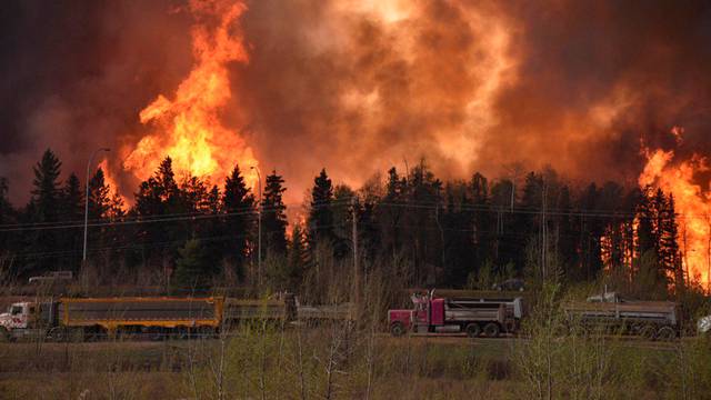 Wildfire is worsening along highway 63 Fort McMurray, Alberta