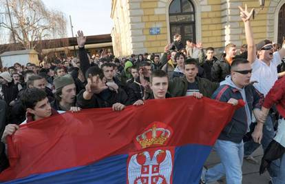Studenti  iz Srbije mirno prosvjeduju u K. Mitrovici