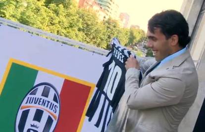 Tevez potpisao: Bit će mi čast nostiti Del Pierovu "desetku"
