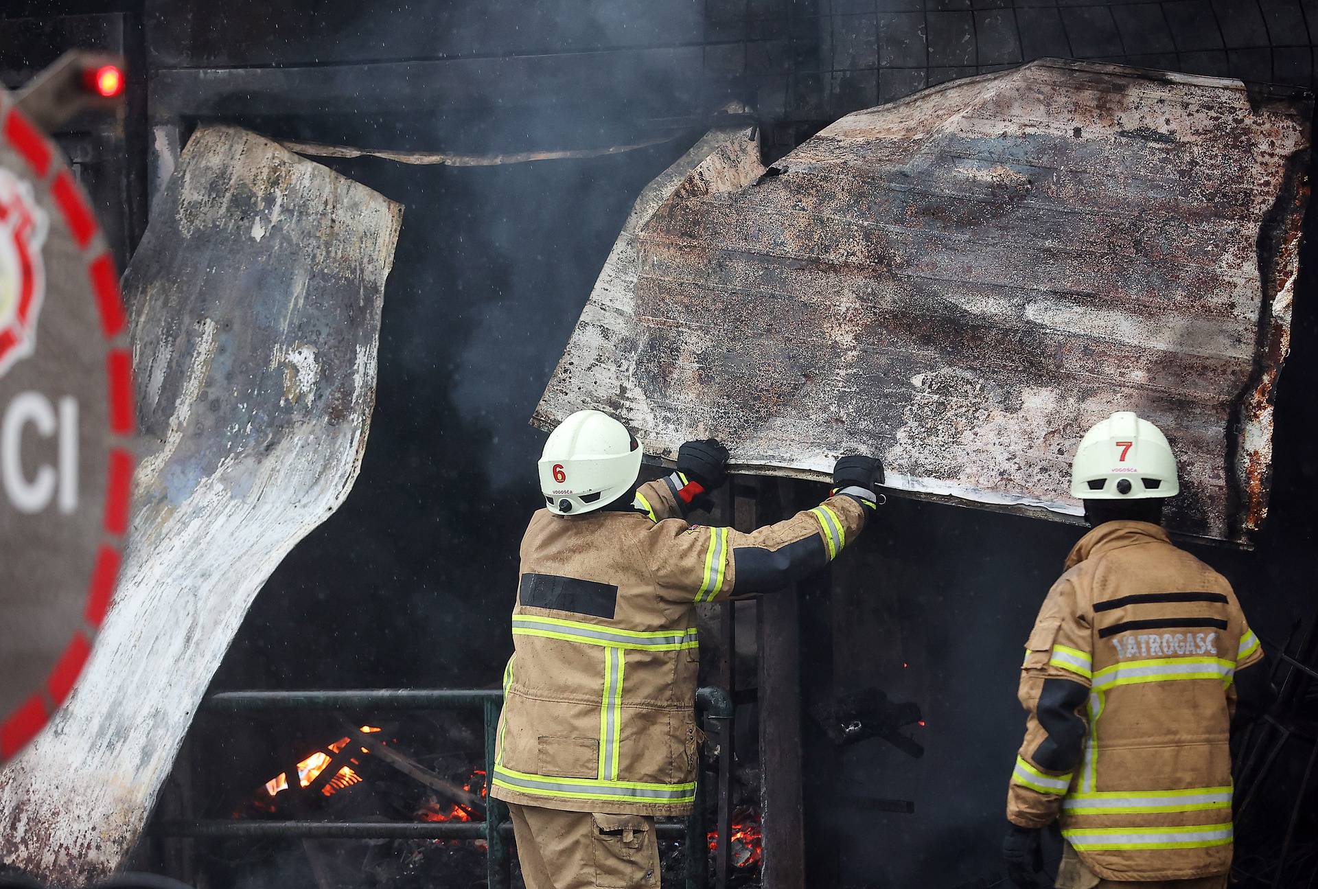 Pijacu "Kvadrant" koja se nalazi u sarajevskom naselju Otok zahvatio je požar 