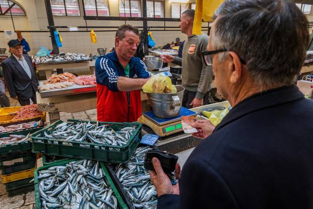 Split: Bogata ponuda ribe petkom u splitskoj ribarnici