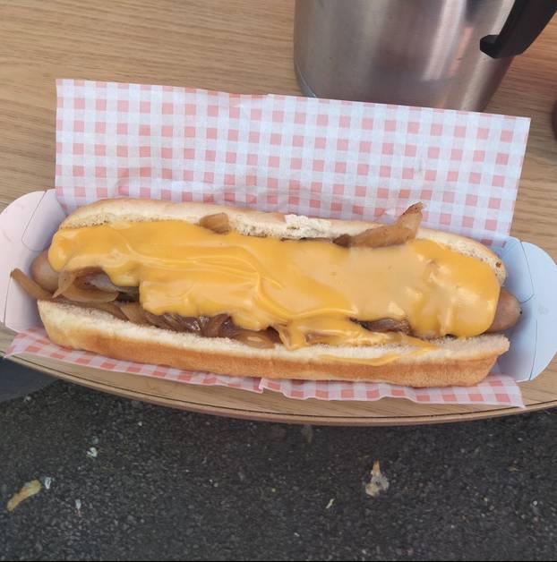 FOTO Biste li to probali? Evo što jedu na stadionima po svijetu