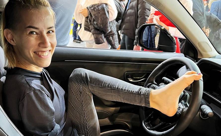 Čudesna Dejana nema ruke, ali je položila vozački: 'Ja sam majka i sportašica, mogu sve!'