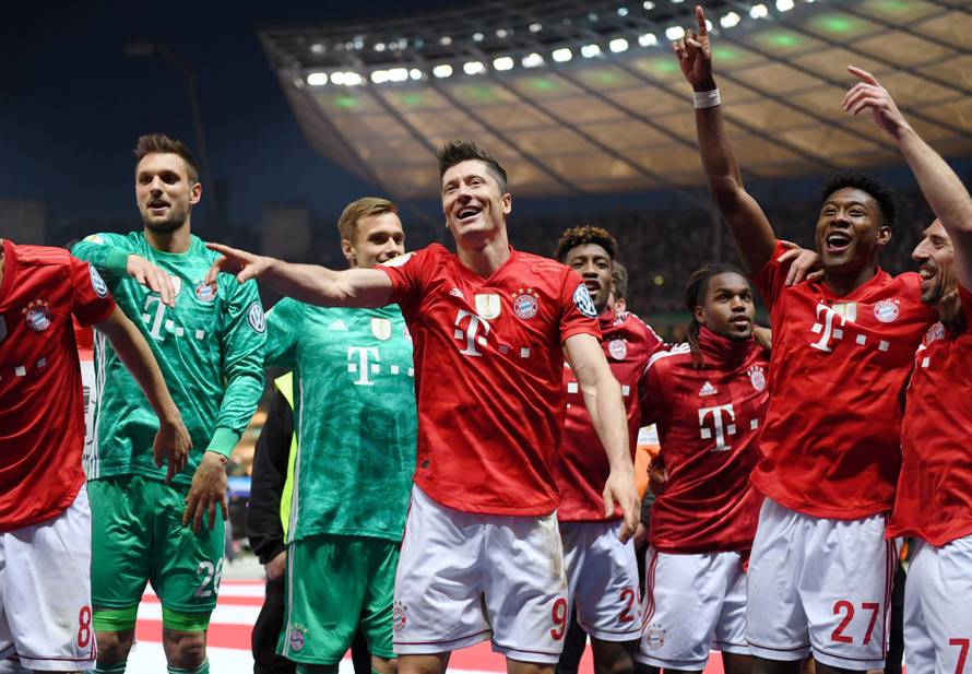 Navijači skandirali, Kovač uzeo megafon i vikao: Ponosan sam!