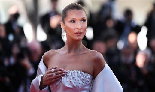 Bella Hadid je slomljena zbog lajmske bolesti: 'Budim se s boli, ni&scaron;ta mi vi&scaron;e ne poma&zcaron;e'
