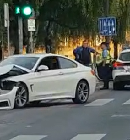 Sudarili se BMW i taksi: 'Jedan od njih je prošao kroz crveno...'