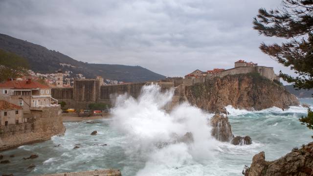 Jako nevrijeme zahvatilo Dubrovnik