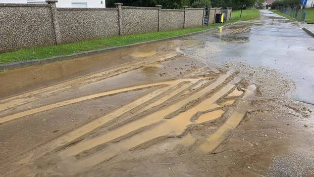 FOTO Ovo su posljedice oluje na sjeveru Hrvatske: Poplavljene ulice,  sve službe izašle na teren