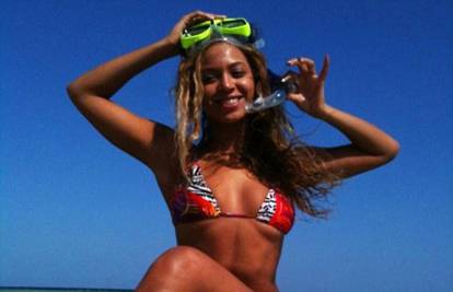 Alba ispred Beyonce: Glumica ima najseksi tijelo u bikiniju