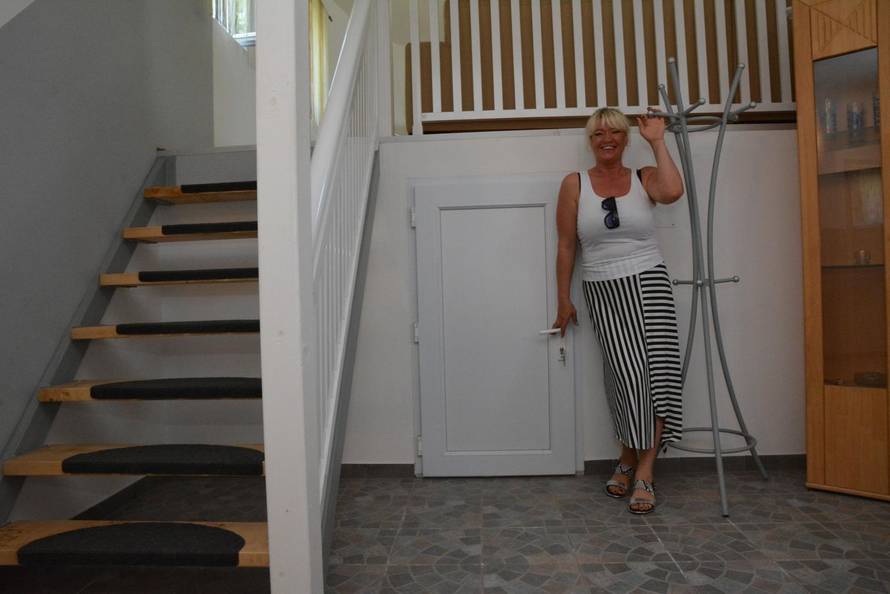 Dalj -  Brod-vikendica usidrena na obali Dunava u Dalju.