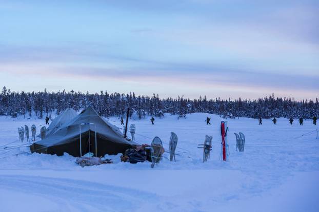 Canadian troops conduct arctic operations