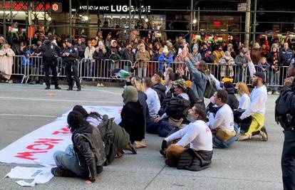 Propalestinski prosvjednici upali na paradu za Dan zahvalnosti u New Yorku