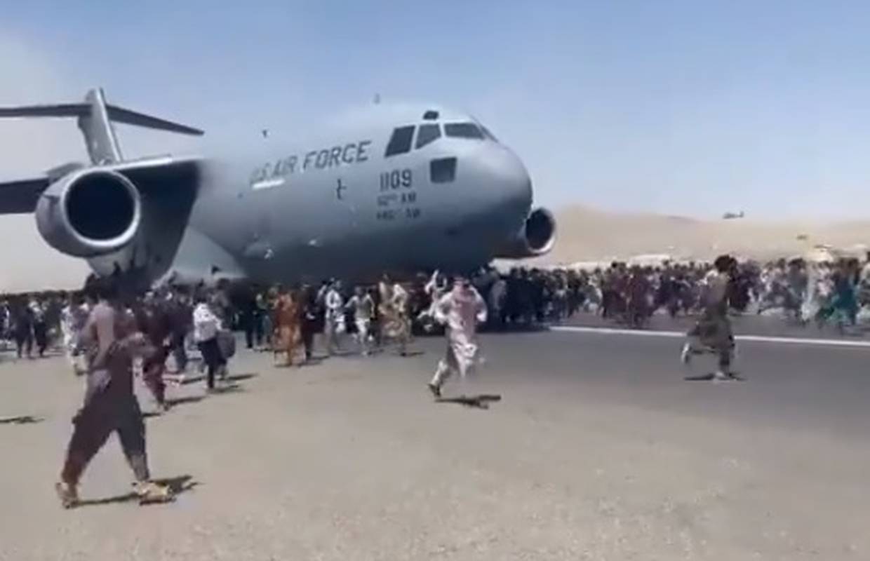 Talibani pozivaju ljude na aerodromu da odu kući