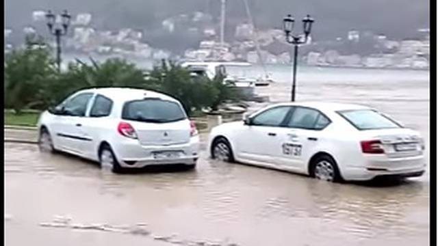 Kiša, poplave i odroni: Jako nevrijeme pogodilo Crnu Goru