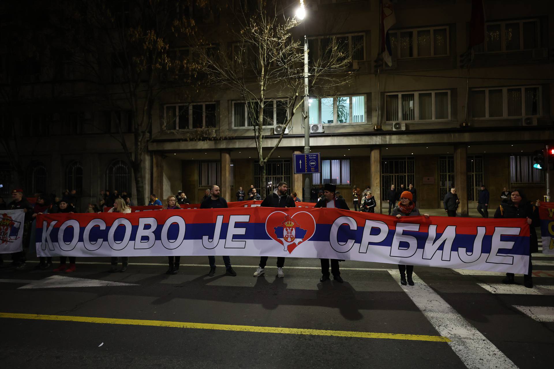 Beograd: Pokret za odbranu Kosova i Metohije održao je prosvjed ispred zgrade Predsjedništva Srbije