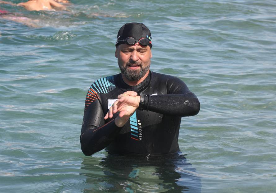 Skokom u more sa šibenske Brodarice Domagoj Jakopović Ribafish započeo je drugu etapu projekta RokOtok